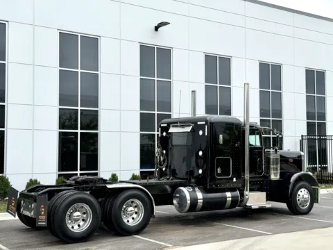 More photos of 1996 PETERBILT 379 at Forge Truck Centers - Illinois, IL