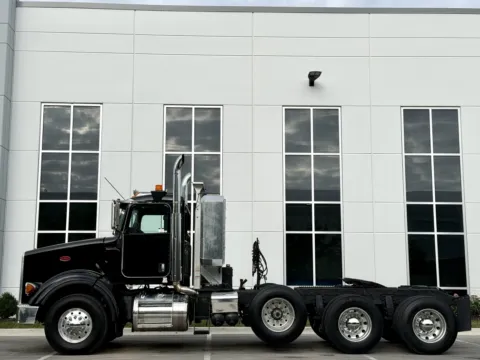 More photos of 2007 PETERBILT 357 at Forge Truck Centers - Illinois, IL