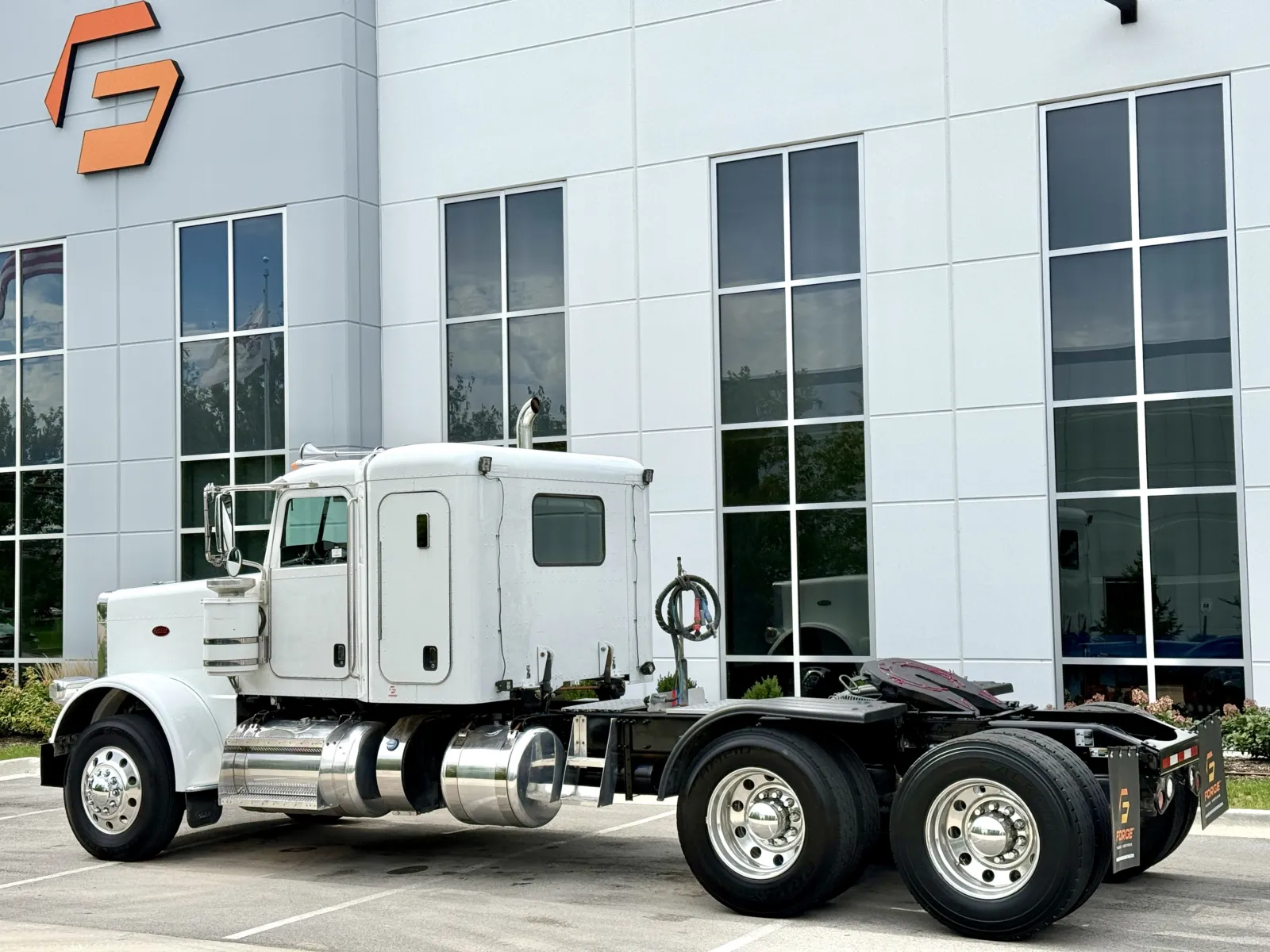 2015 Peterbilt 389 in New Lenox, IL — photo 6