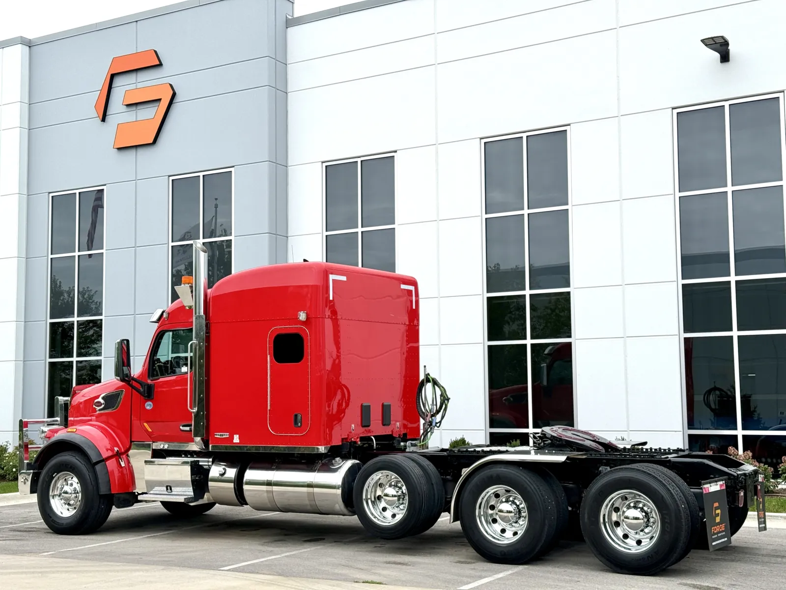2019 Peterbilt 567 in New Lenox, IL — photo 6