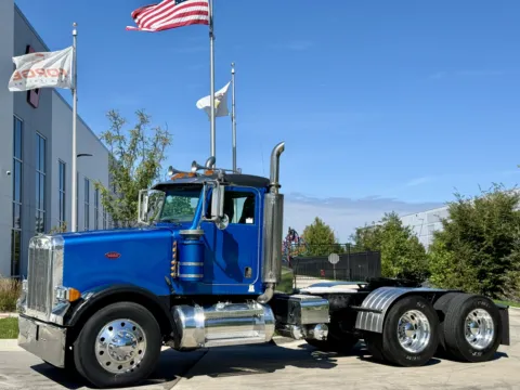 2005 PETERBILT 378 for sale in New Lenox, IL