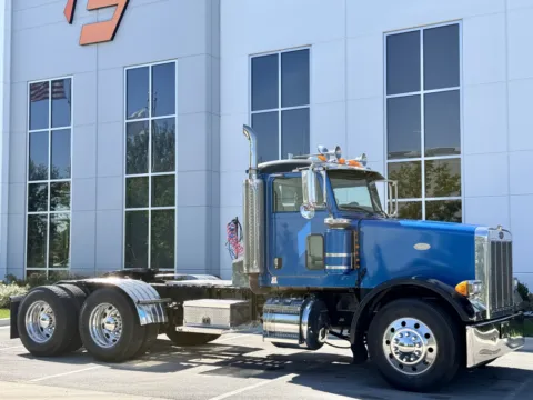 Photos of 2005 PETERBILT 378 for sale in New Lenox, IL at Forge Truck Centers - Illinois