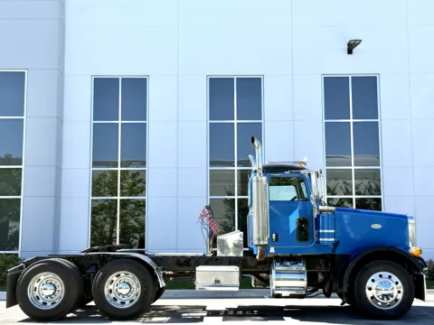 Another view of 2005 PETERBILT 378 for sale in New Lenox, IL at Forge Truck Centers - Illinois