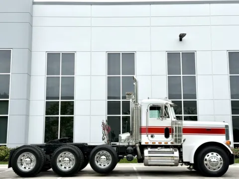Another view of 2001 PETERBILT 379 for sale in New Lenox, IL at Forge Truck Centers - Illinois