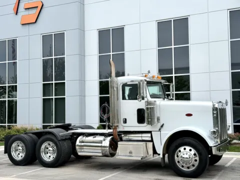 Photos of 2011 PETERBILT 388 for sale in New Lenox, IL at Forge Truck Centers - Illinois