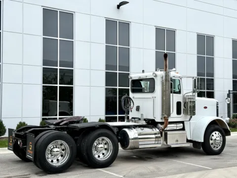 More photos of 2011 PETERBILT 388 at Forge Truck Centers - Illinois, IL