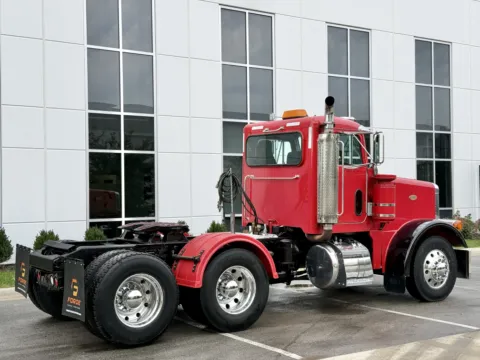 More photos of 1999 PETERBILT 378 at Forge Truck Centers - Illinois, IL