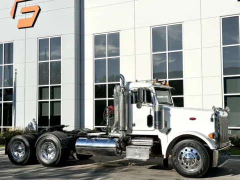 Photos of 2001 PETERBILT 378 for sale in New Lenox, IL at Forge Truck Centers - Illinois