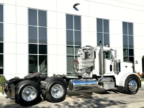 More photos of 2001 PETERBILT 378 at Forge Truck Centers - Illinois, IL
