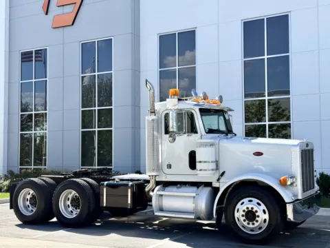 Photos of 2000 PETERBILT 379 for sale in New Lenox, IL at Forge Truck Centers - Illinois