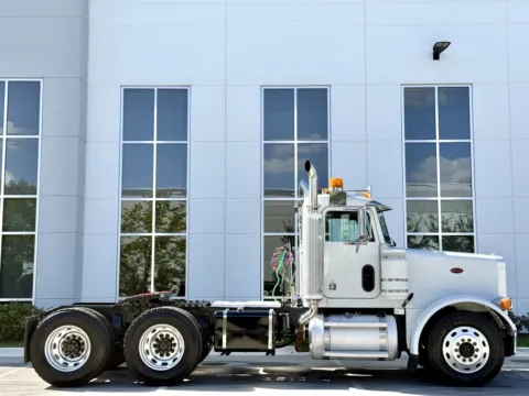 Another view of 2000 PETERBILT 379 for sale in New Lenox, IL at Forge Truck Centers - Illinois