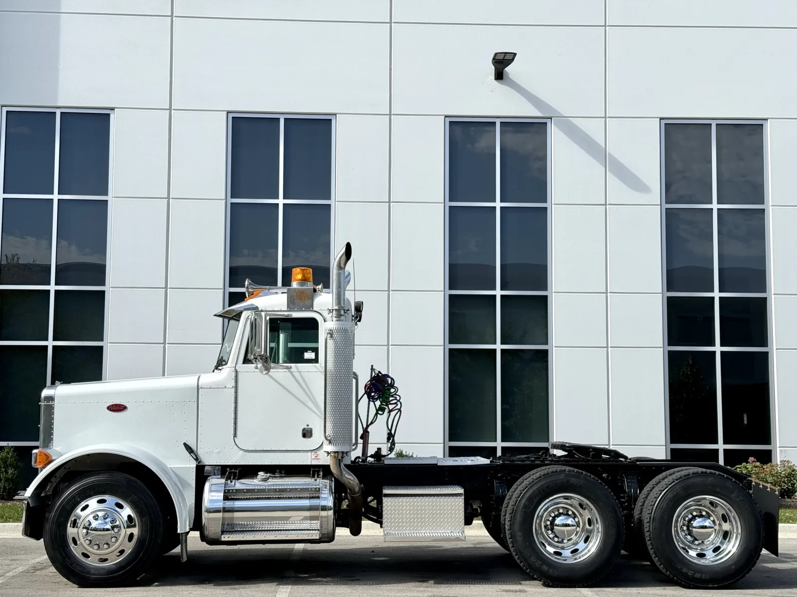 2000 Peterbilt 379 in New Lenox, IL — photo 4