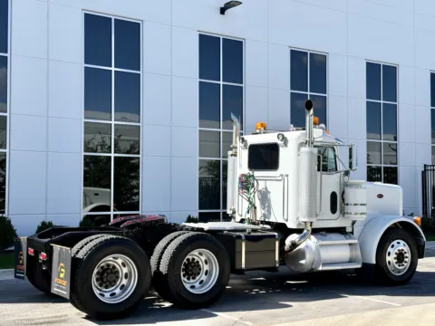 More photos of 2000 PETERBILT 379 at Forge Truck Centers - Illinois, IL