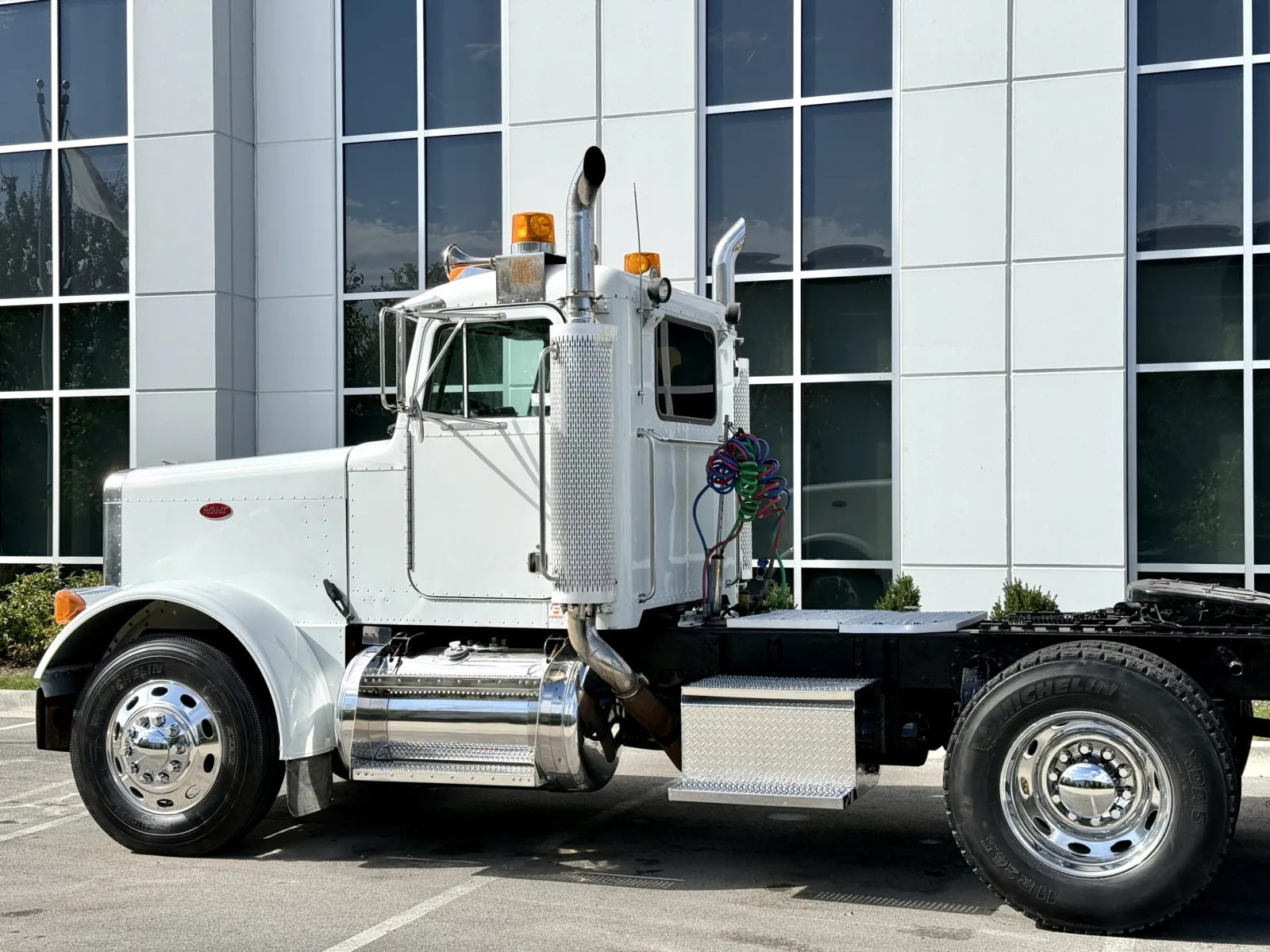 2000 Peterbilt 379 in New Lenox, IL — photo 8