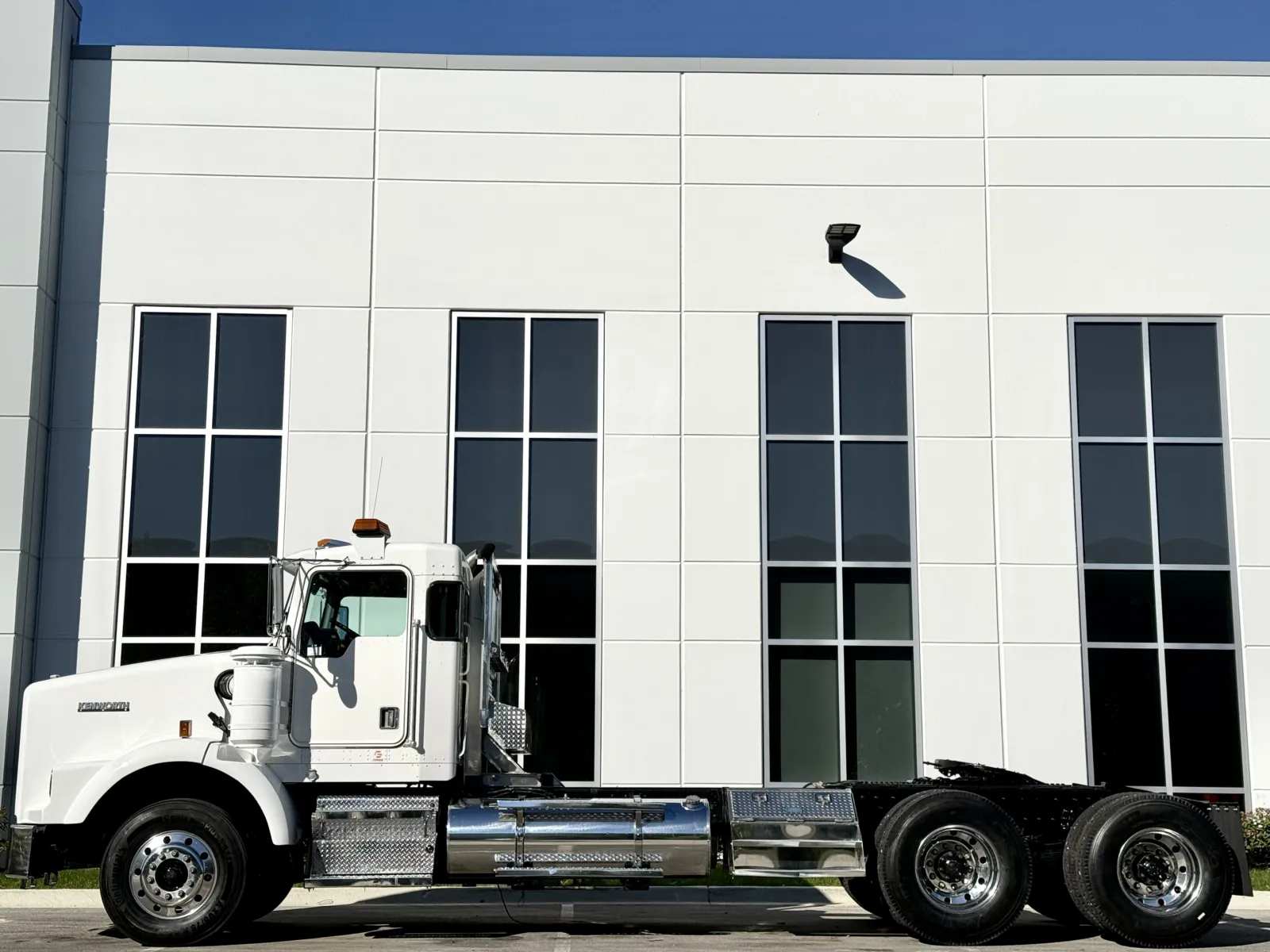 2002 Kenworth T800 in New Lenox, IL — photo 4