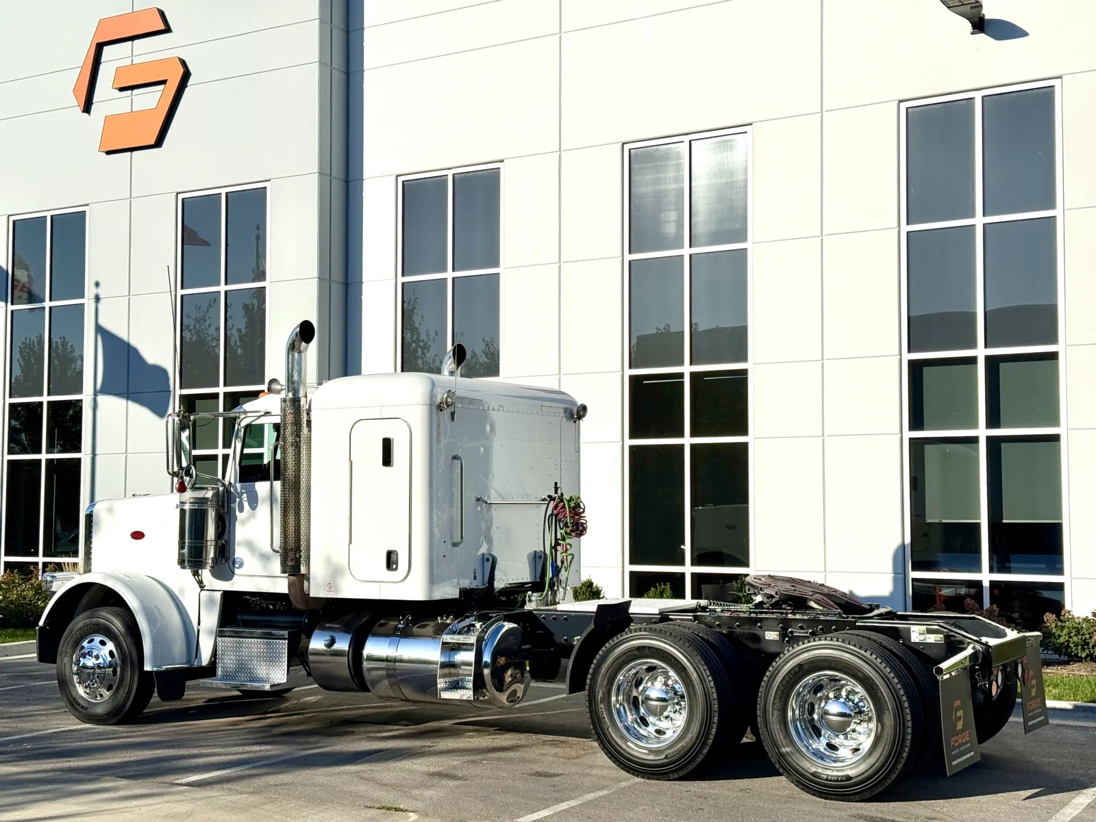 2015 Peterbilt 389 in New Lenox, IL — photo 6