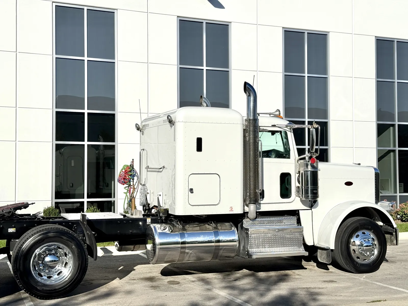 2015 Peterbilt 389 in New Lenox, IL — photo 7