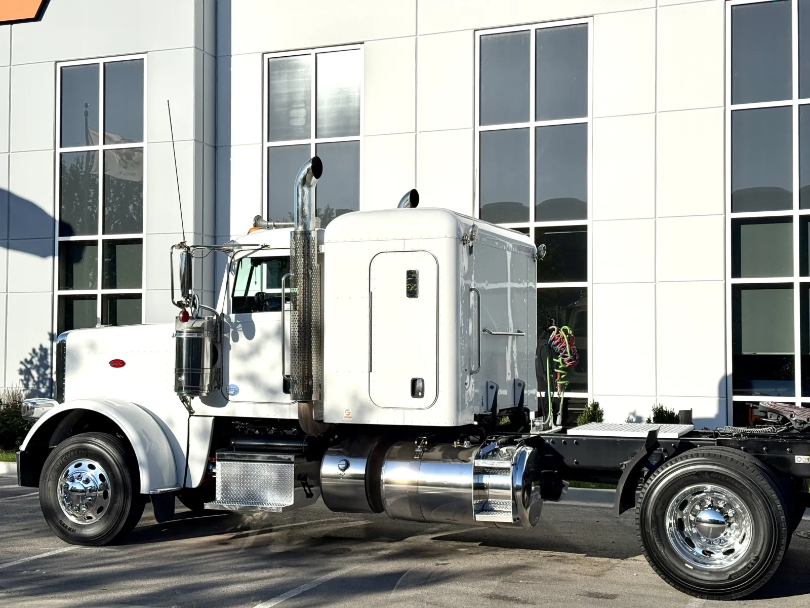 2015 Peterbilt 389 in New Lenox, IL — photo 8