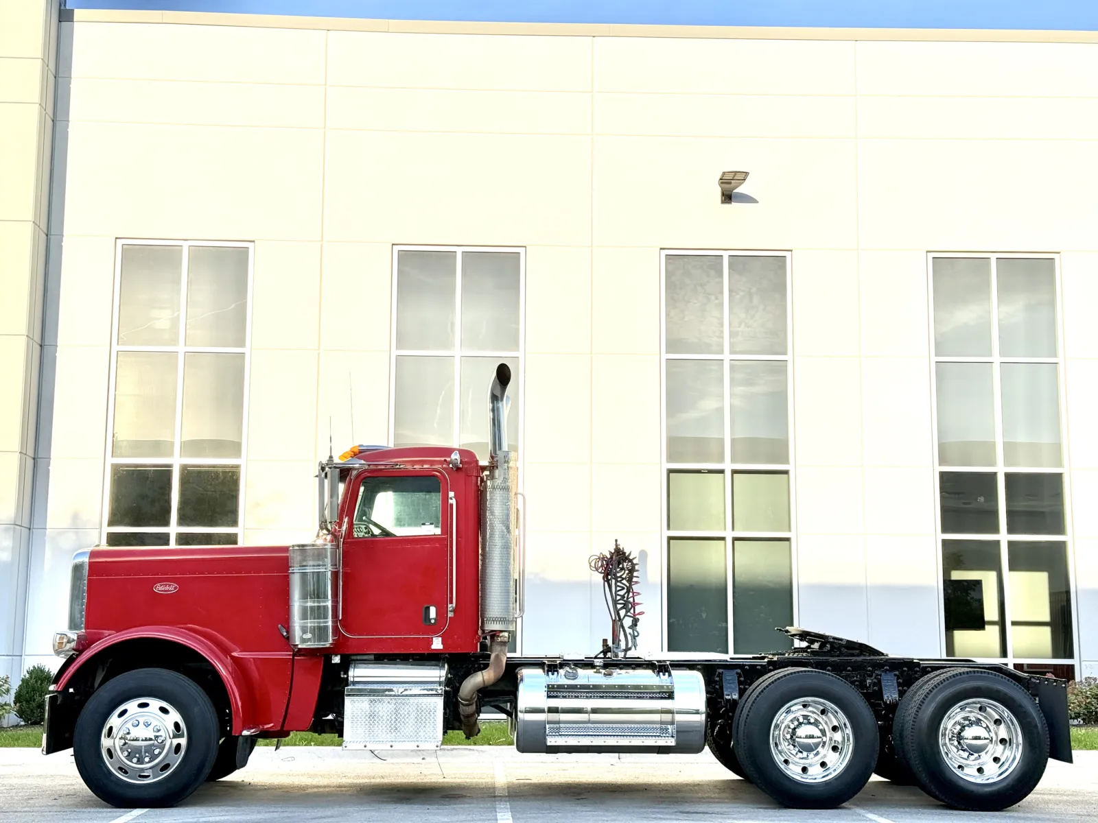 2009 Peterbilt 389 in New Lenox, IL — photo 4