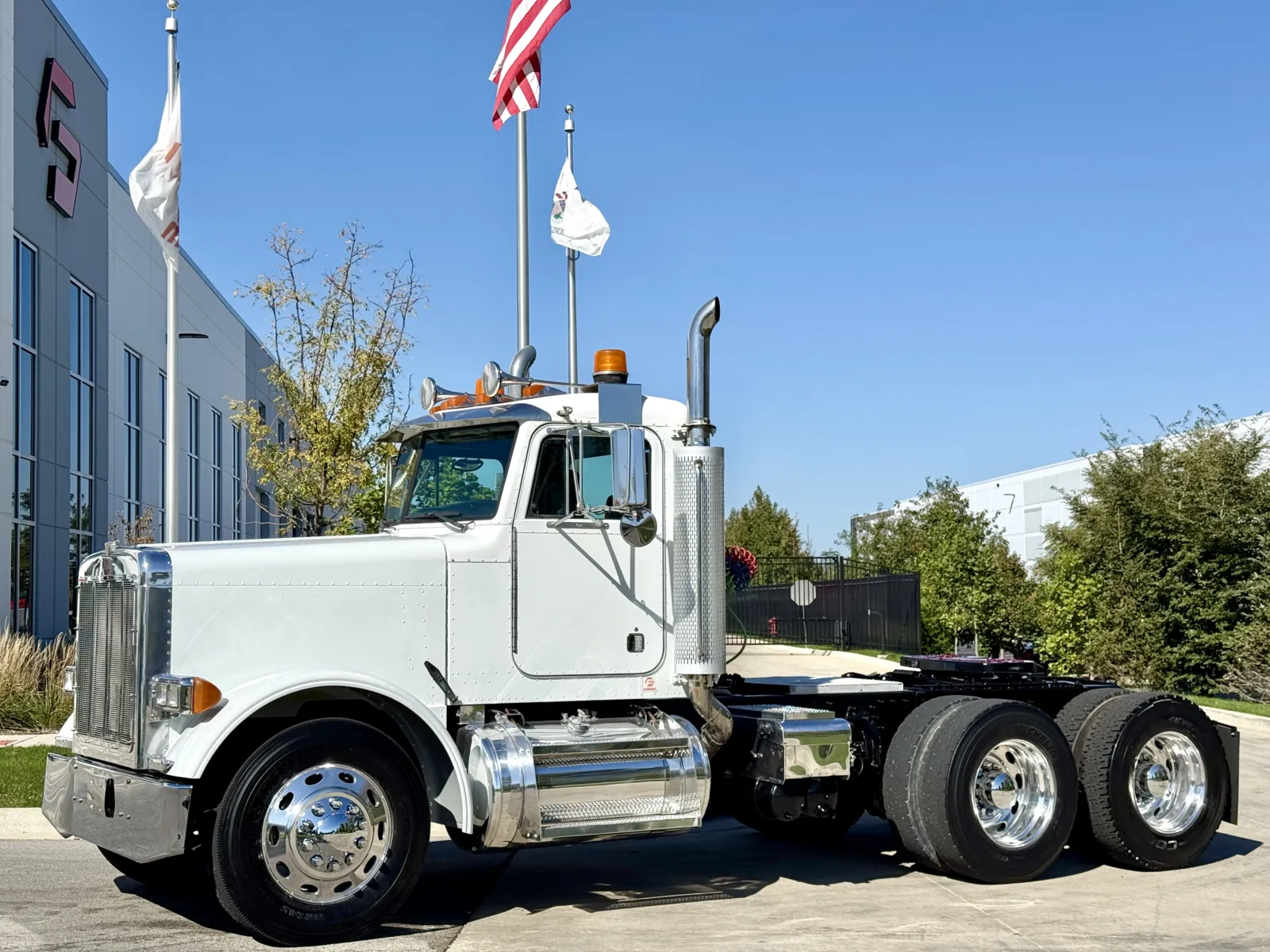 2003 Peterbilt 379 in New Lenox, IL
