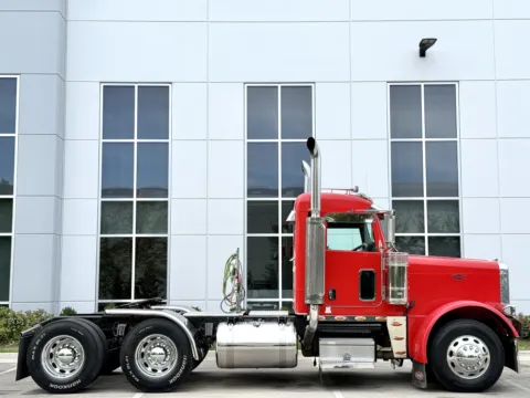 Another view of 2007 PETERBILT 379 for sale in New Lenox, IL at Forge Truck Centers - Illinois