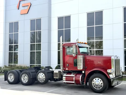 Photos of 2018 PETERBILT 389 for sale in New Lenox, IL at Forge Truck Centers - Illinois