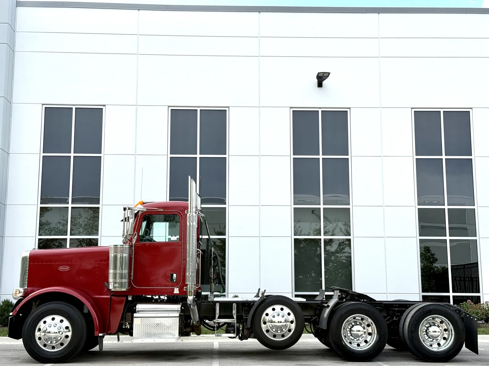2018 Peterbilt 389 in New Lenox, IL — photo 4