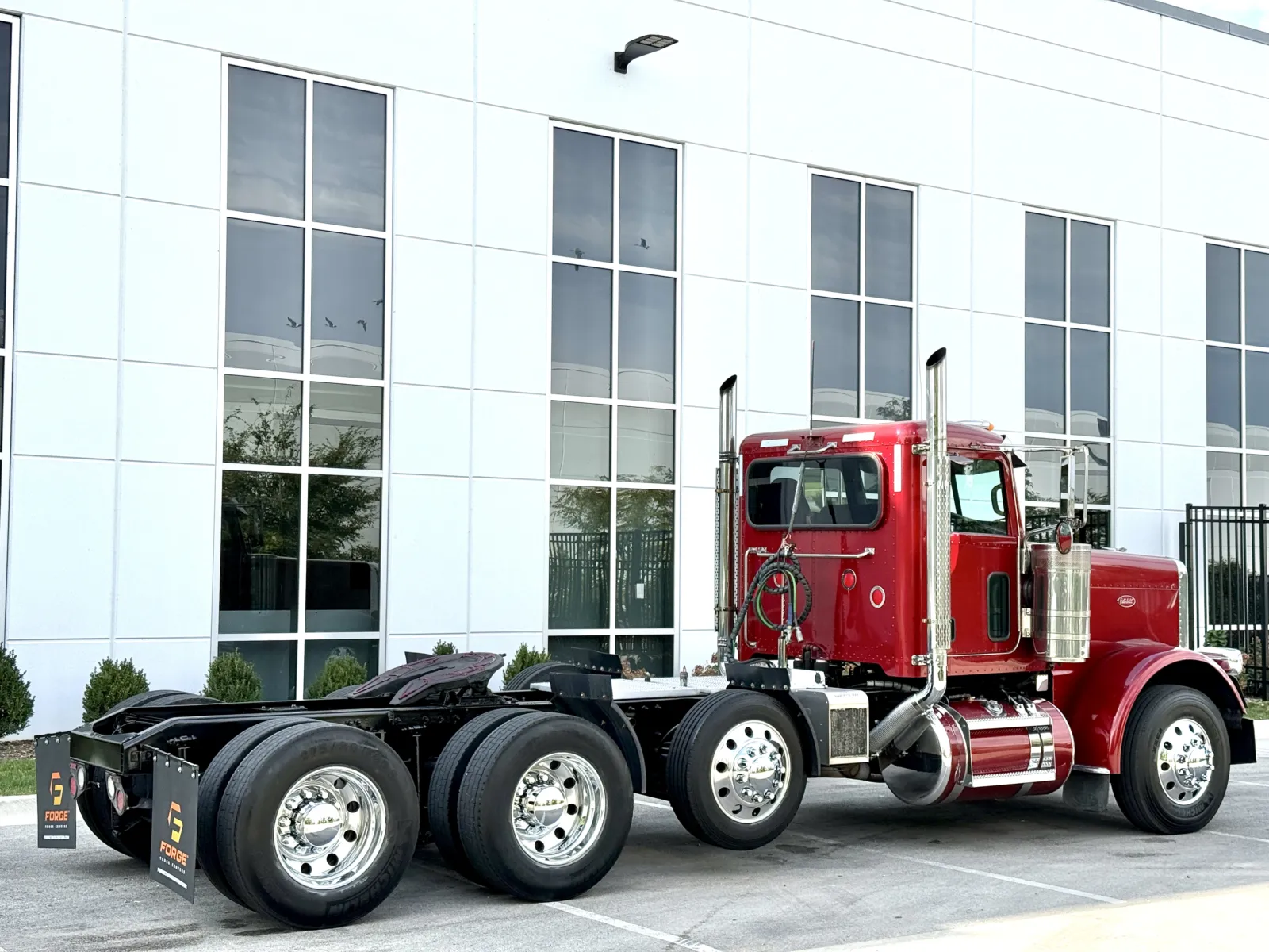 2018 Peterbilt 389 in New Lenox, IL — photo 5