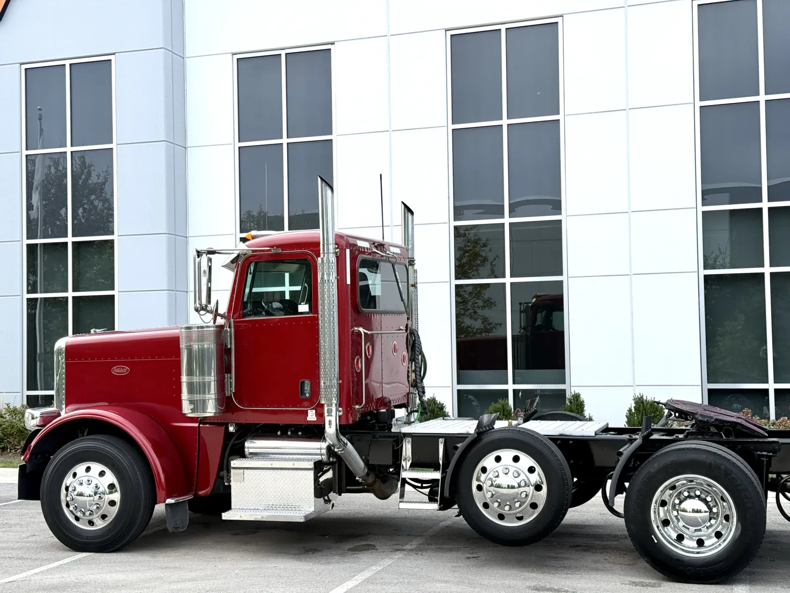 2018 Peterbilt 389 in New Lenox, IL — photo 8