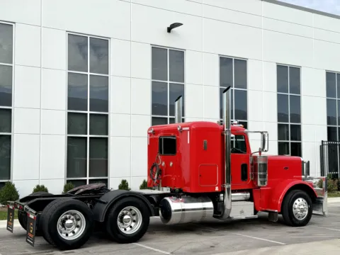 More photos of 2018 PETERBILT 389 at Forge Truck Centers - Illinois, IL