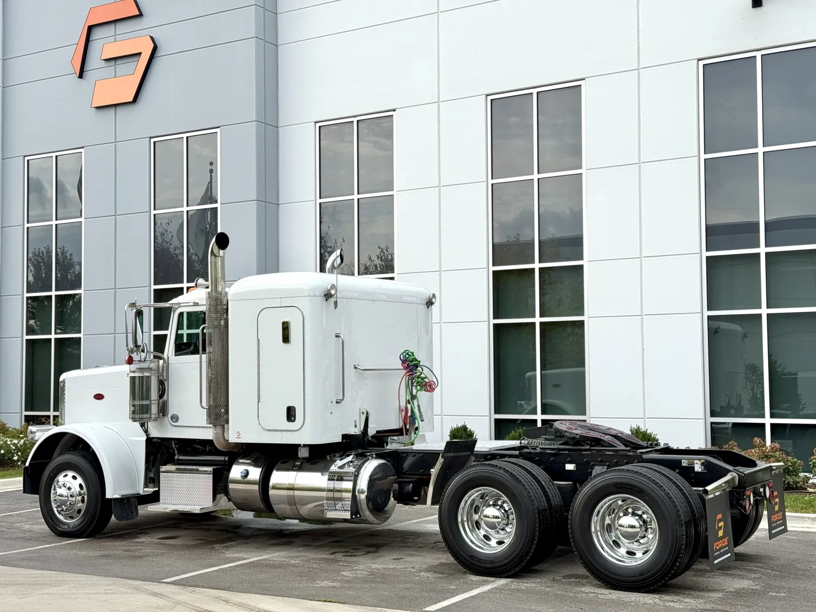 2015 Peterbilt 389 in New Lenox, IL — photo 6