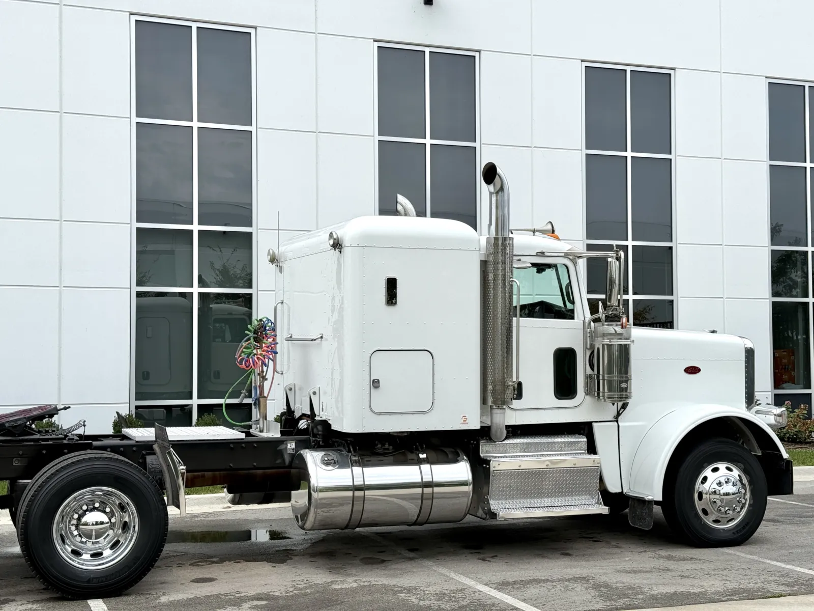 2015 Peterbilt 389 in New Lenox, IL — photo 7