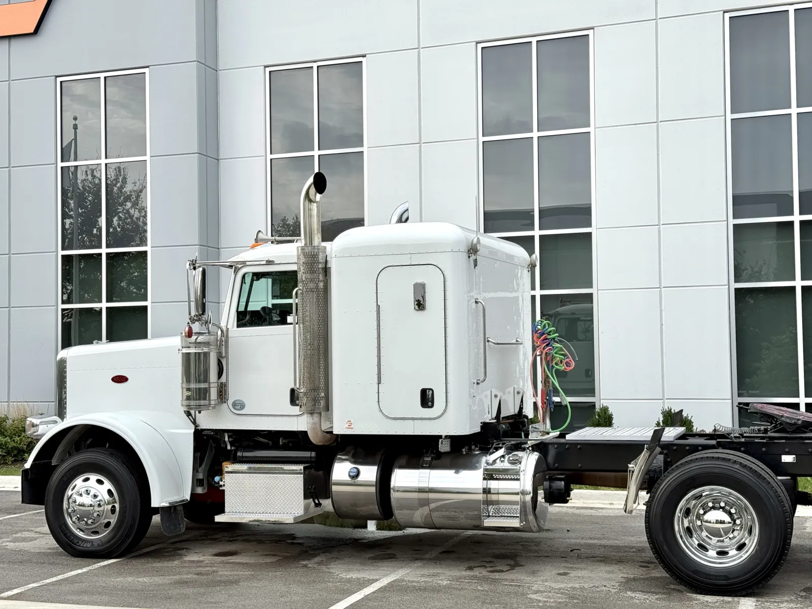 2015 Peterbilt 389 in New Lenox, IL — photo 8
