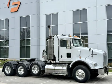 Photos of 2011 KENWORTH T800 for sale in New Lenox, IL at Forge Truck Centers - Illinois