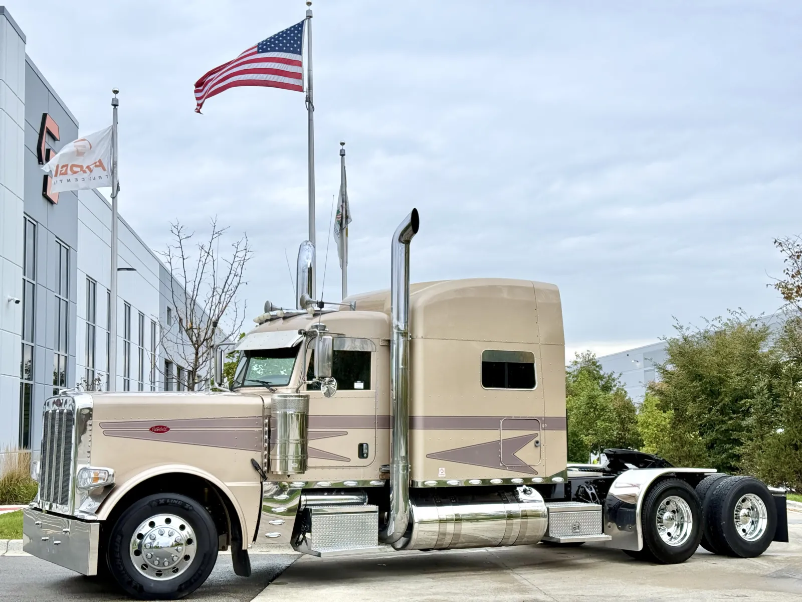 2017 PETERBILT 389 for sale in New Lenox, IL