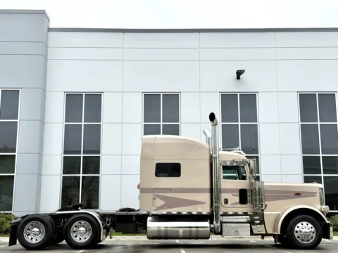 Another view of 2017 PETERBILT 389 for sale in New Lenox, IL at Forge Truck Centers - Illinois