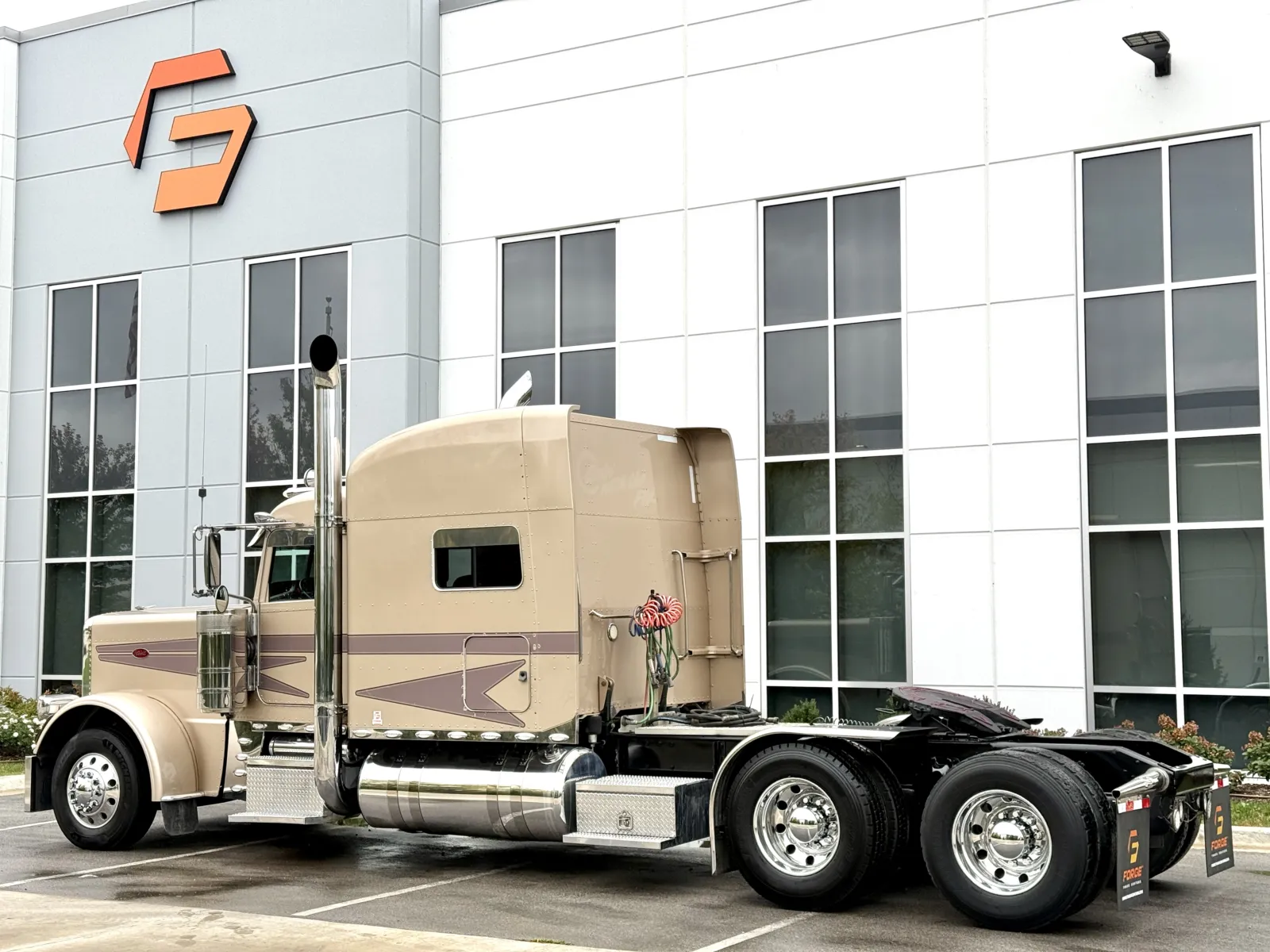 2017 Peterbilt 389 in New Lenox, IL — photo 6