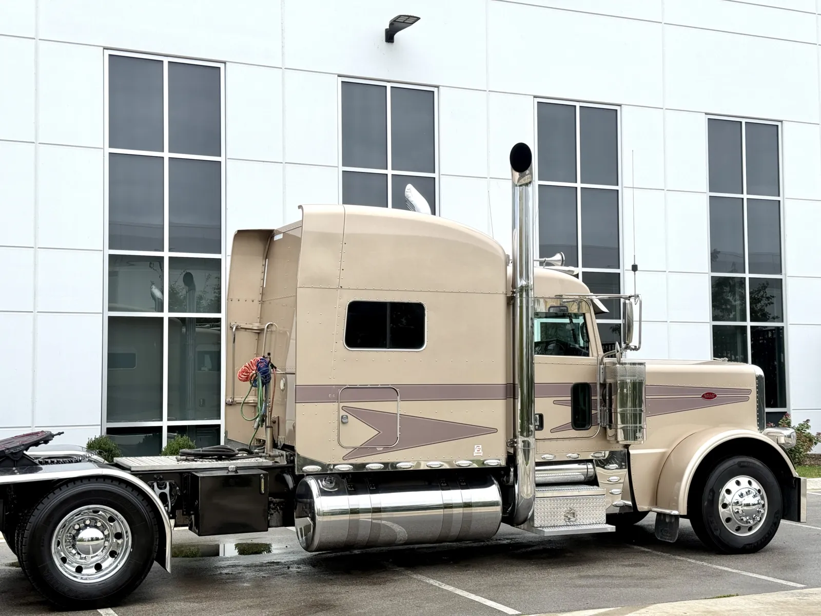 2017 Peterbilt 389 in New Lenox, IL — photo 7