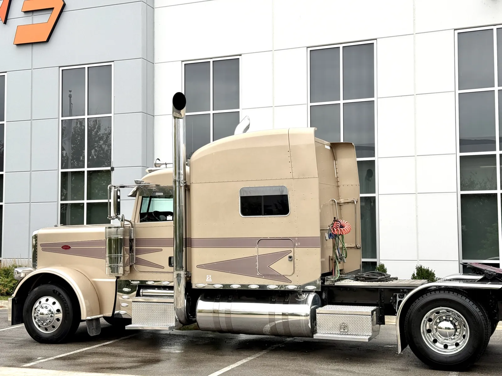2017 Peterbilt 389 in New Lenox, IL — photo 8