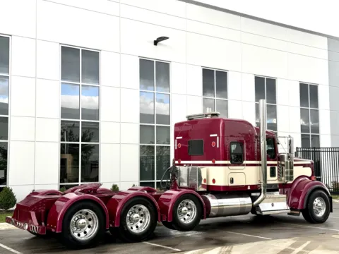 More photos of 2017 KENWORTH W900 at Forge Truck Centers - Illinois, IL