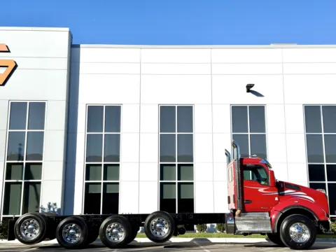 Another view of 2020 KENWORTH T880 for sale in New Lenox, IL at Forge Truck Centers - Illinois