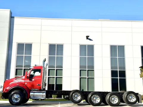 More photos of 2020 KENWORTH T880 at Forge Truck Centers - Illinois, IL