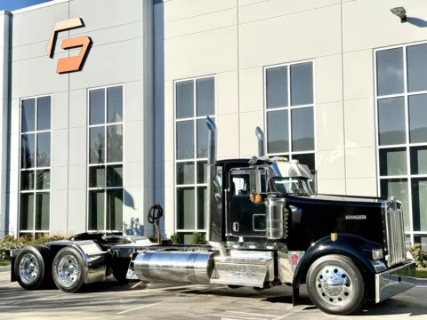 Photos of 2022 KENWORTH W900 for sale in New Lenox, IL at Forge Truck Centers - Illinois