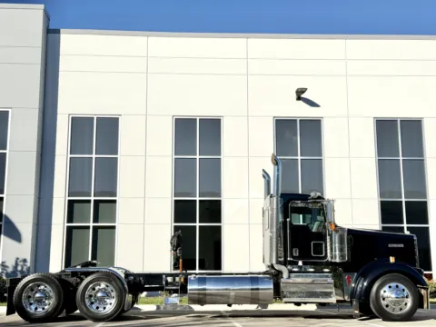 Another view of 2022 KENWORTH W900 for sale in New Lenox, IL at Forge Truck Centers - Illinois