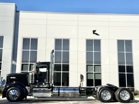 More photos of 2022 KENWORTH W900 at Forge Truck Centers - Illinois, IL