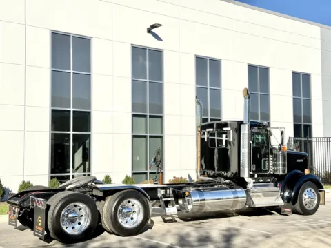 More photos of 2022 KENWORTH W900 at Forge Truck Centers - Illinois, IL