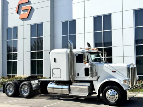 Photos of 2015 PETERBILT 389 for sale in New Lenox, IL at Forge Truck Centers - Illinois