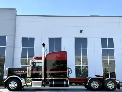 More photos of 2019 PETERBILT 389 at Forge Truck Centers - Illinois, IL