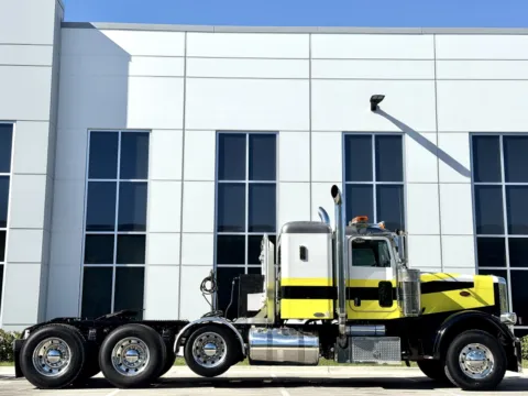 Another view of 2008 PETERBILT 388 for sale in New Lenox, IL at Forge Truck Centers - Illinois
