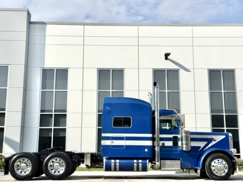Another view of 2019 PETERBILT 389 for sale in New Lenox, IL at Forge Truck Centers - Illinois